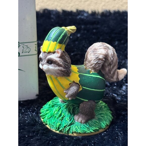 Fritz & Floyd Charming Tails Reginalds Gourd Costume Raccon Figurine - Picture 2 of 8